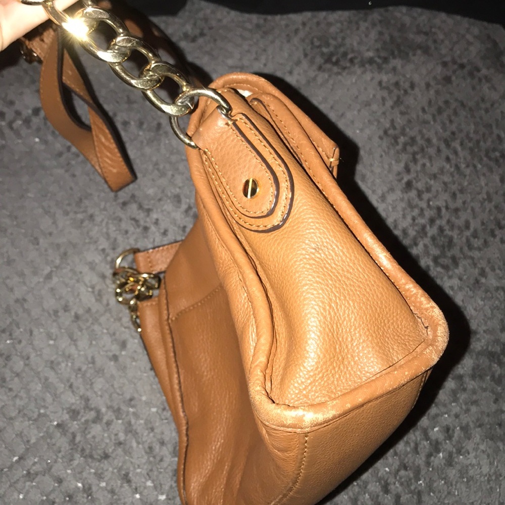 Small leather Michael kors bag. - Picture 7 of 8